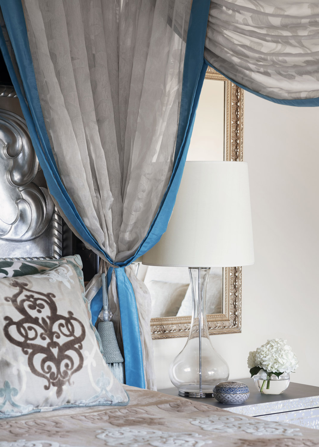 OO_RoyalMirage_Accomodation_The_Palace_Royal_Suite_Bedroom_Detail_1_small