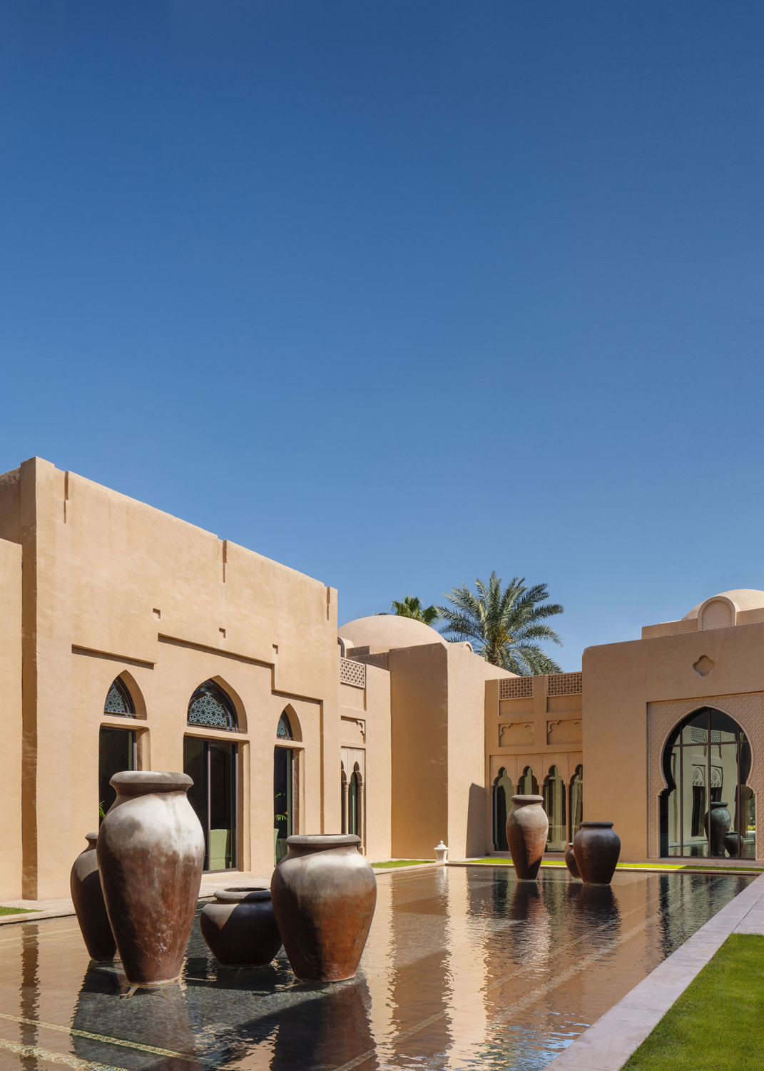 OO_RoyalMirage_Resort_ArabianCourt_RefelectivePool_Day_2896_small