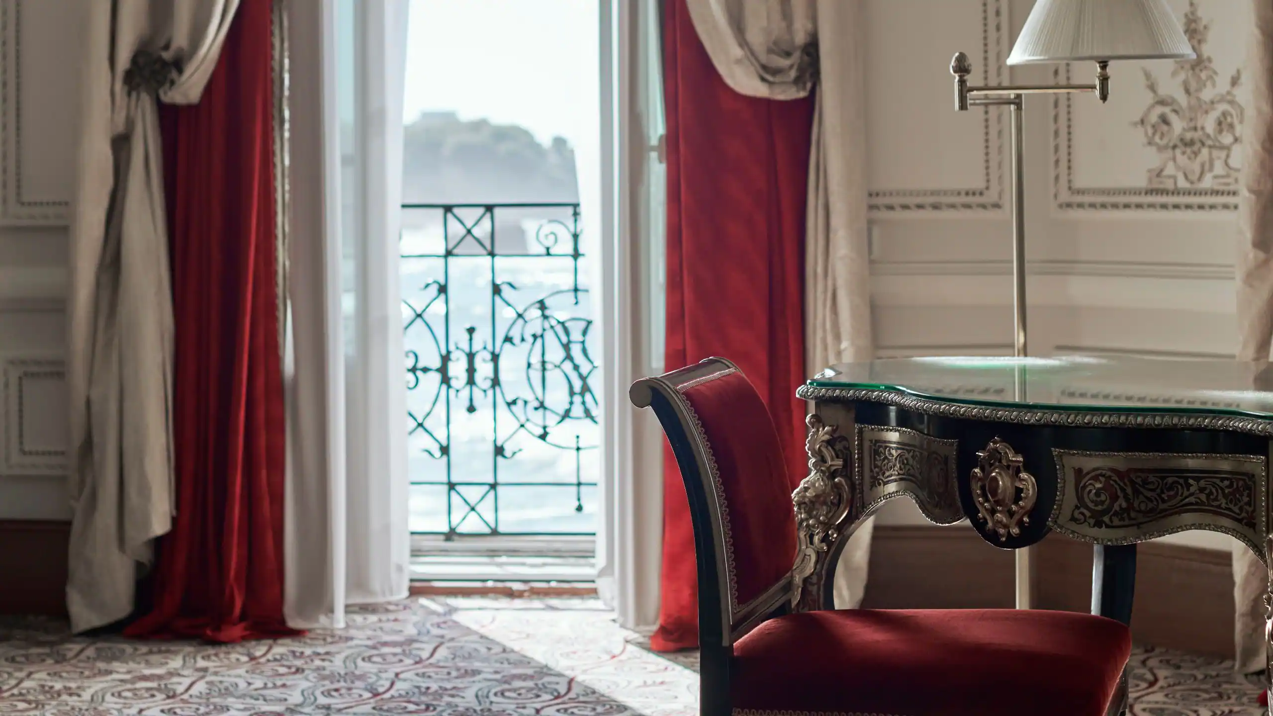 Hotel-du-Palais-Biarritz-P085-Royal-Suite-Living-Area.16×9