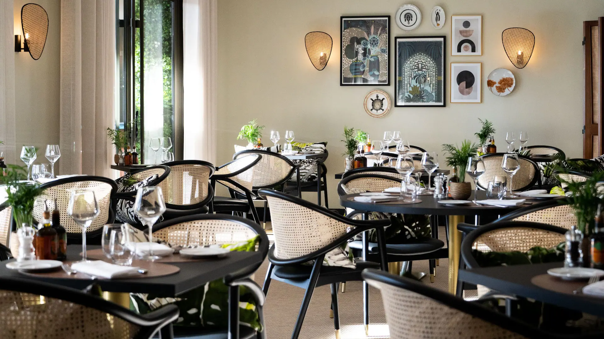NCEHR-P0561-Le-3e-Restaurant-Overview-Detail.16×9