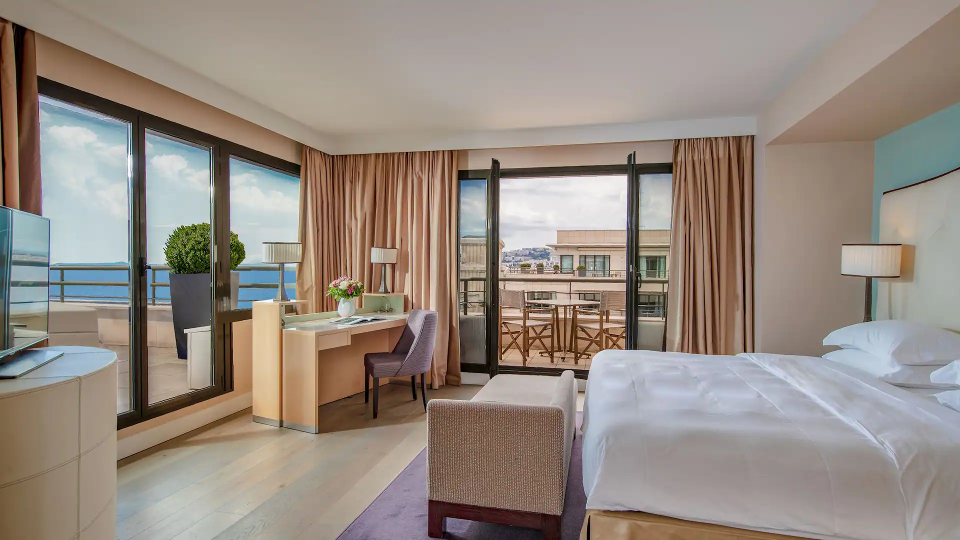NCEHR-P0577-Suite-Panoramique-Chambre-Vue.16×9
