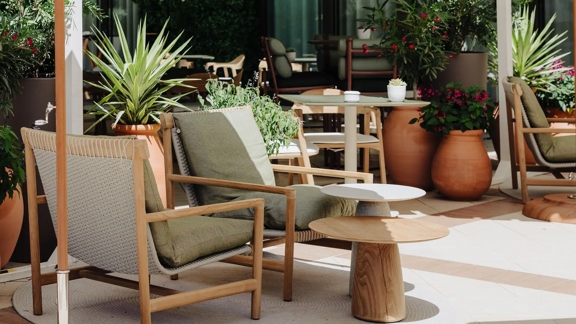 NCEHR-P0680-Le3e-Terrasse.16×9