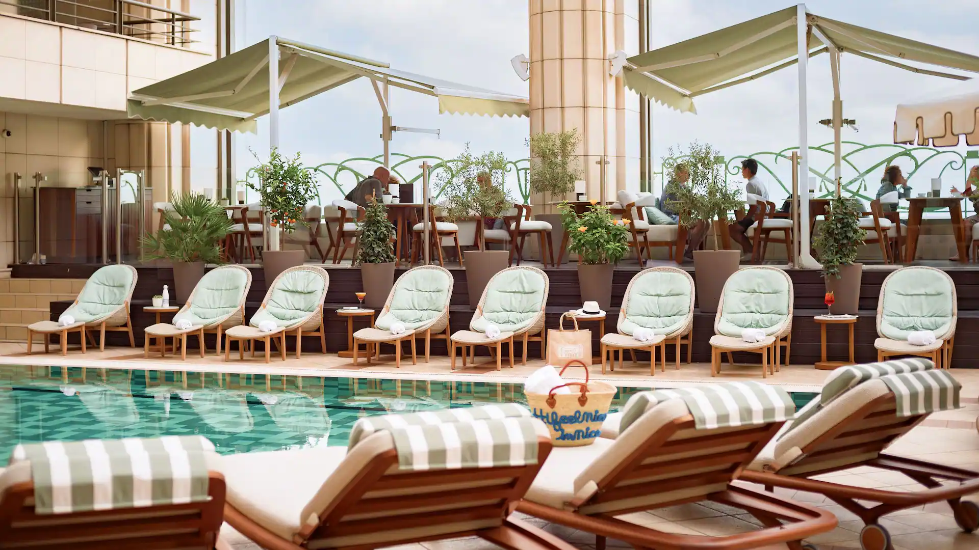 NCEHR-P0709-Outdoor-Pool-Overview.16×9