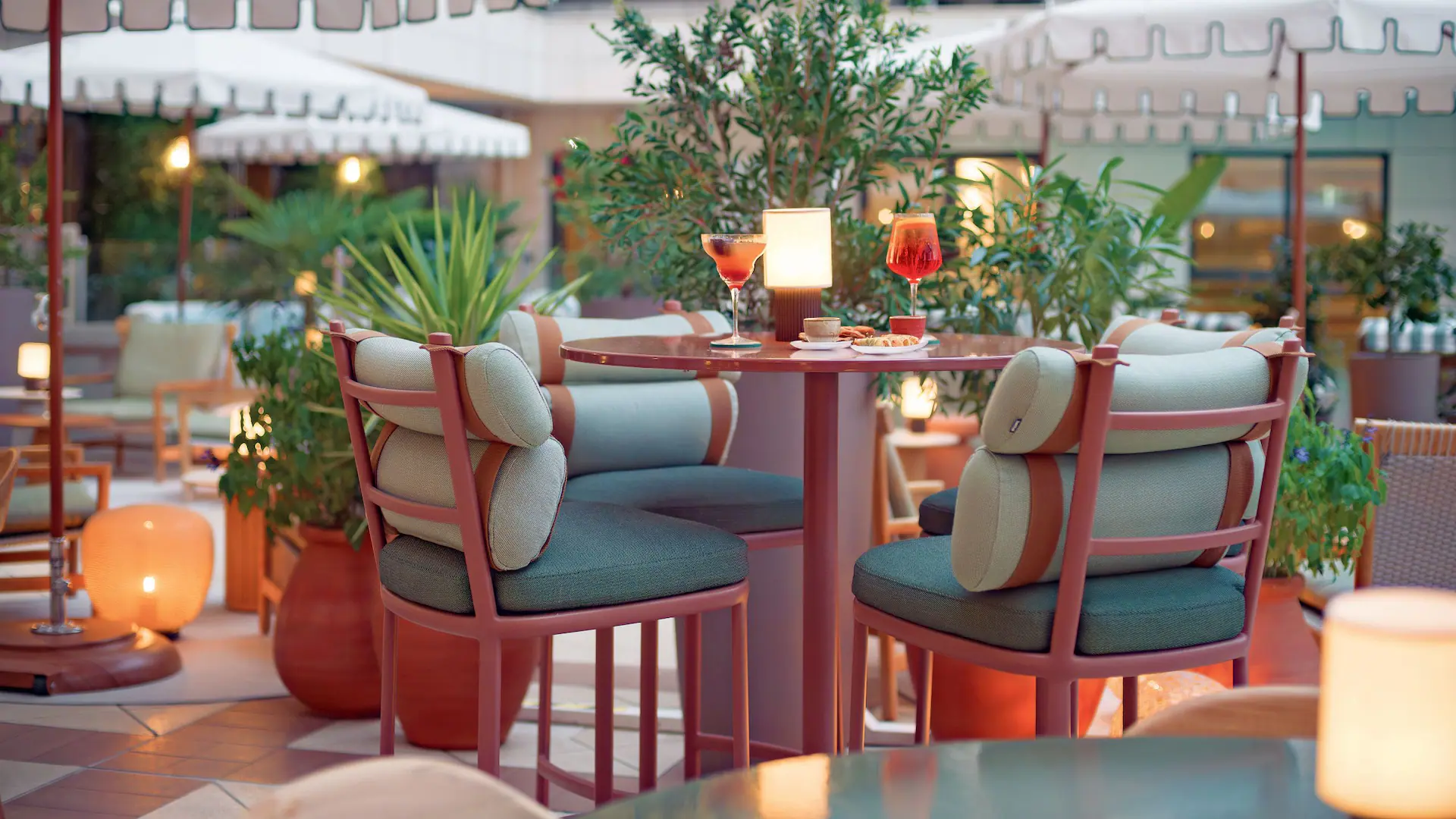 NCEHR-P0748-Terrasse-Cocktail-High-Table-Horizontal.16×9