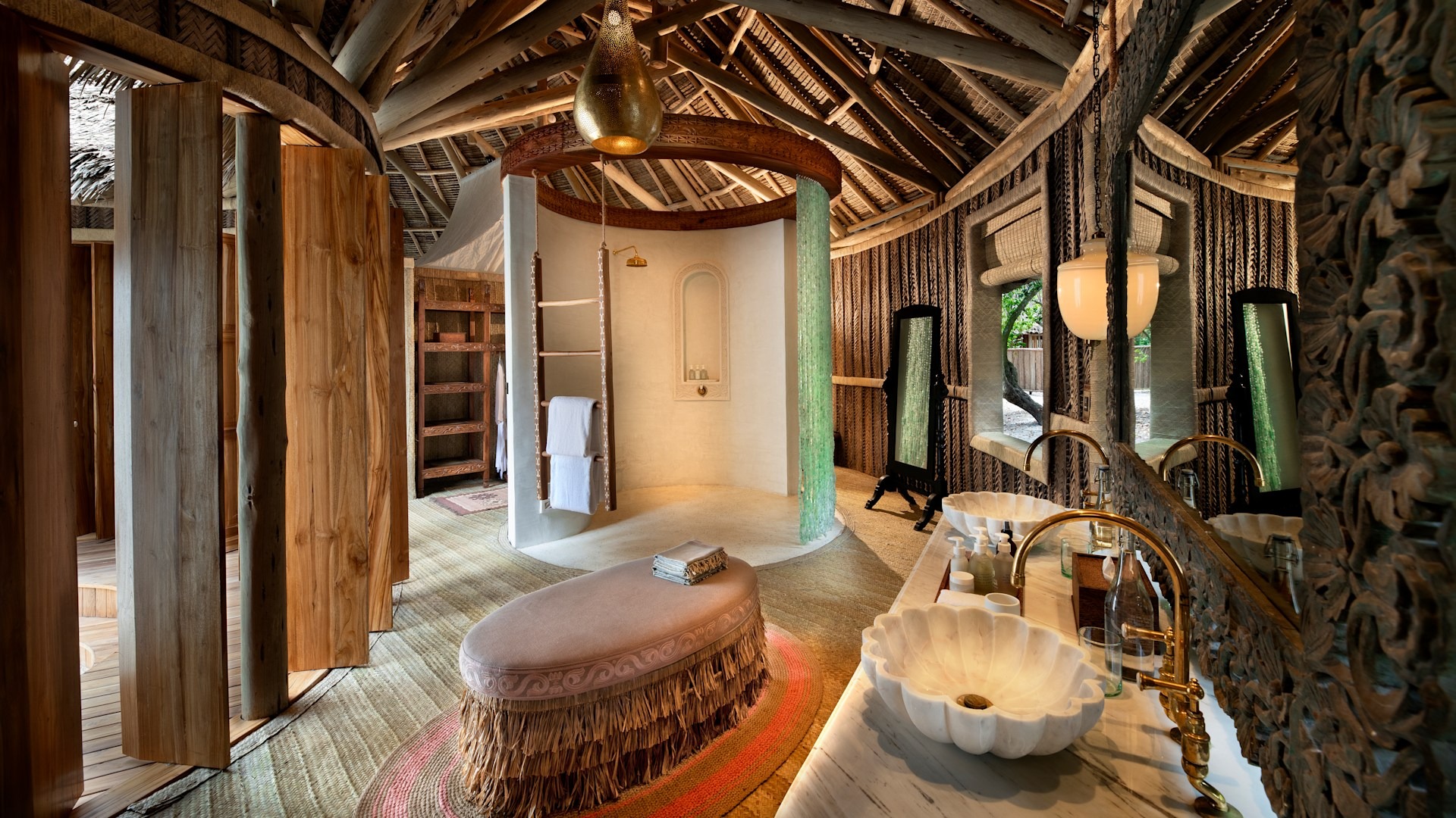 Zanzibar-Mnemba-Island-banda-bathroom-1