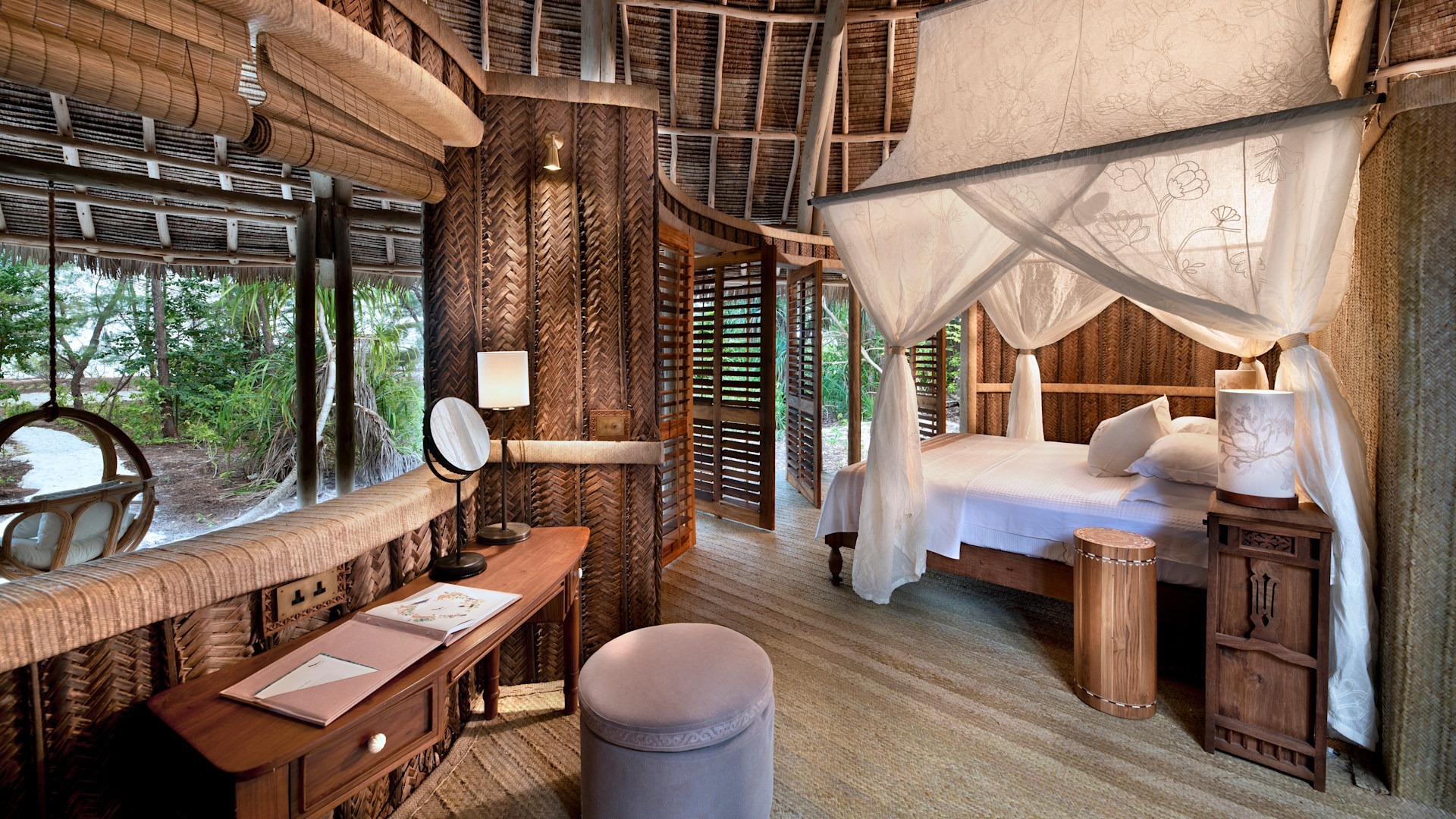 Zanzibar-Mnemba-Island-banda-bedroom-2