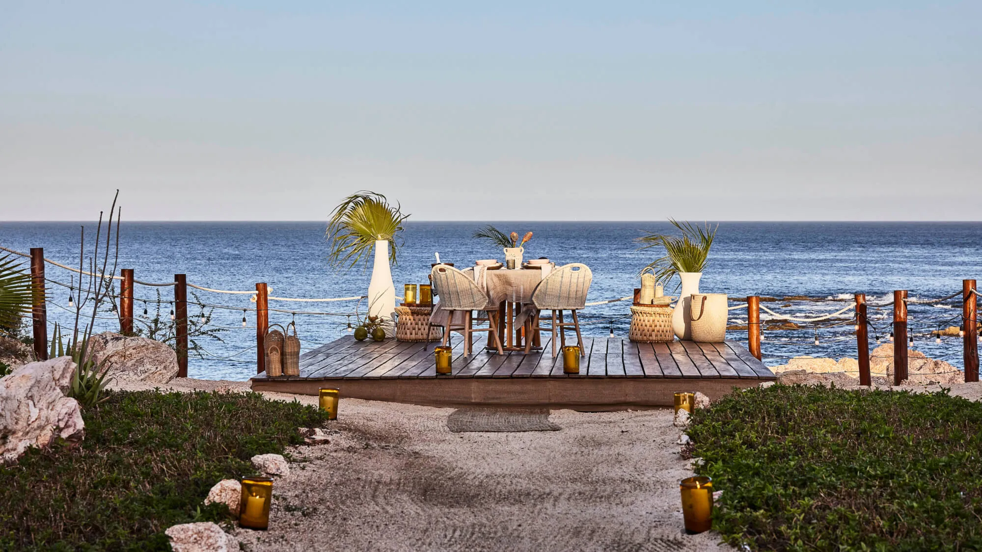 cbr-gal-resort-11.23-beachdinner-land