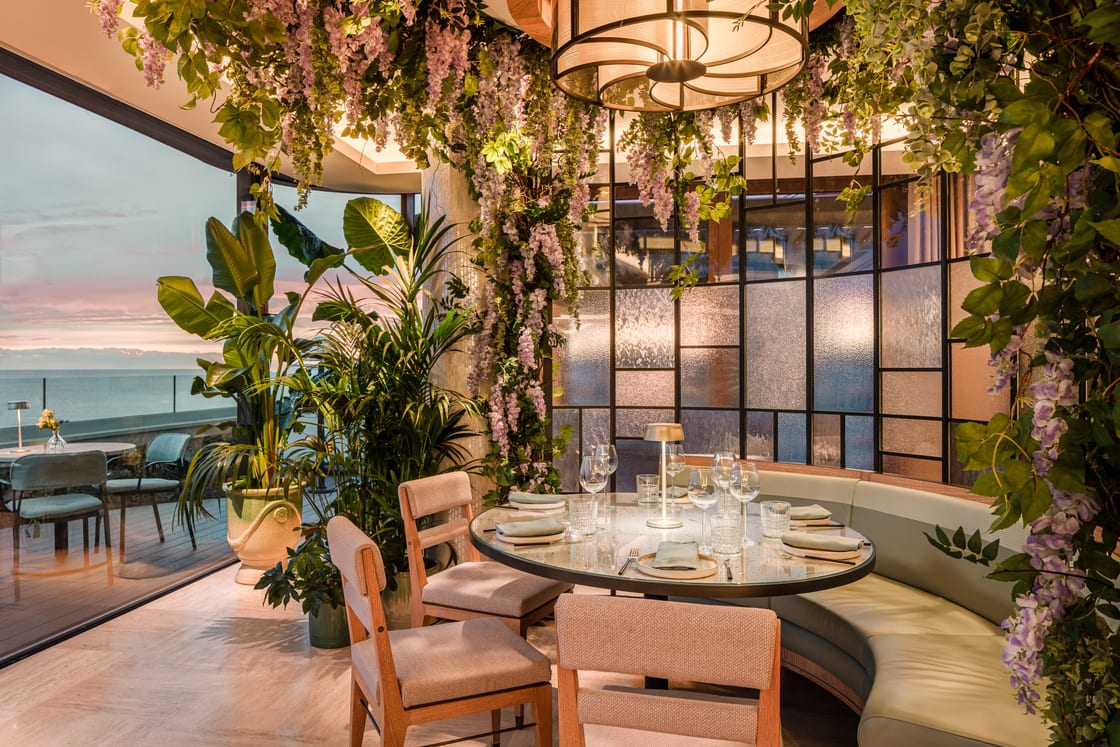 anantara_plaza_nice_hotel_restaurant_seating_twilight_0038-edit-1120×747