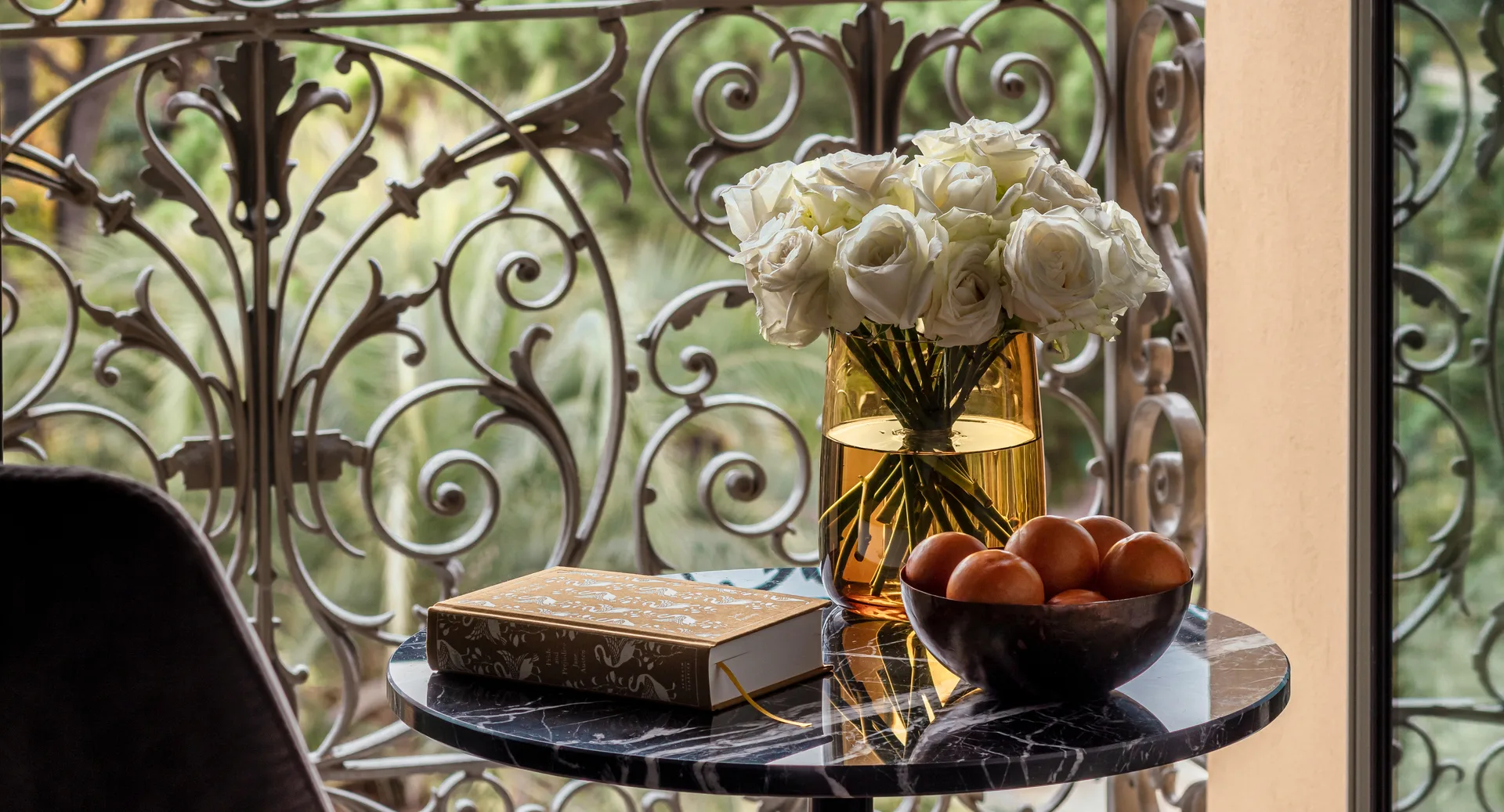 anantara_plaza_nice_premium_sea_garden_view_balcony_table_with_view_0397-3-3-c
