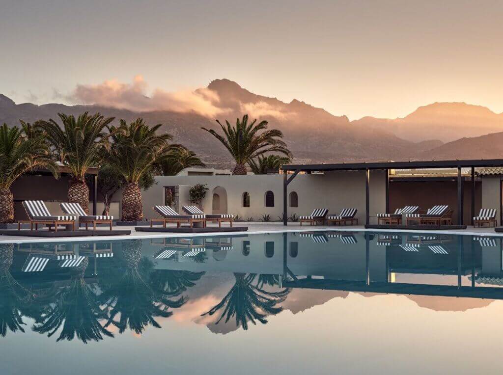2.Pool-Mountain-1