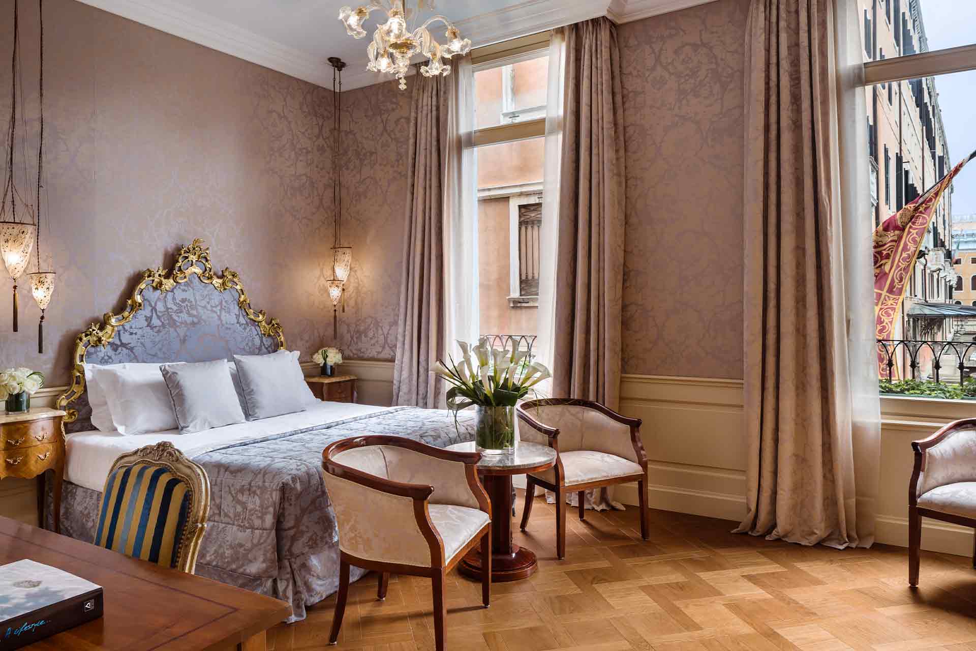 Deluxe Room Bedroom Baglioni Hotel Luna