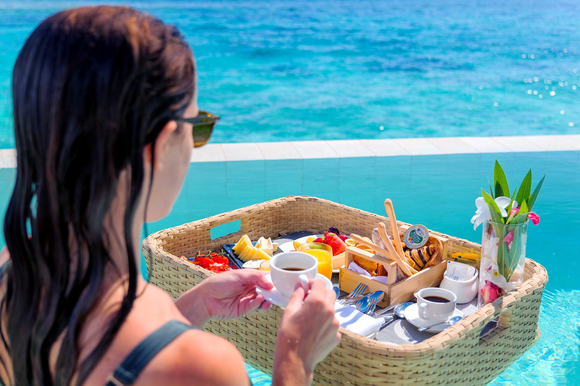 Floating Breakfast Baglioni Resort Maldives